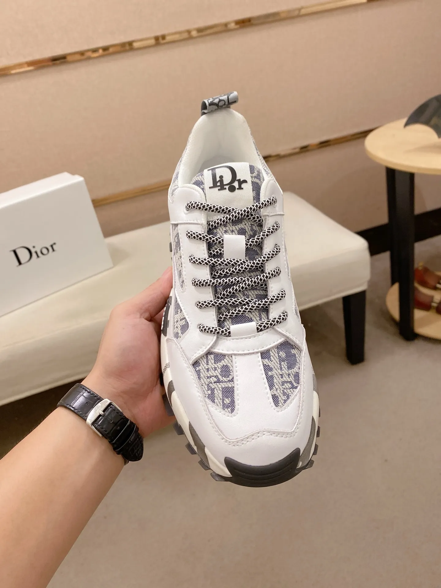 Men's shoes💰 462💰🇮🇹🇮🇹Dior d The new model is on sale at the same time at the counter. The upper 🇮🇹 is imported Italian first-layer cowhide, and the lining is fully imported sheepskin 💪💪. It is a complete 1⃣️ to 1⃣️ replica 🇮🇹💪💪, ⚠ Sole: The original sole is specially provided by the original factory. The exclusive movable molded sole is super comfortable. ⚠Original factory single goods, 🔍🔍high quality, you can enter and leave the counter at will, welcome to compare⚠. Code number:38-44